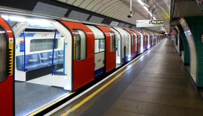 Лондонское метро будет следить за пассажирами