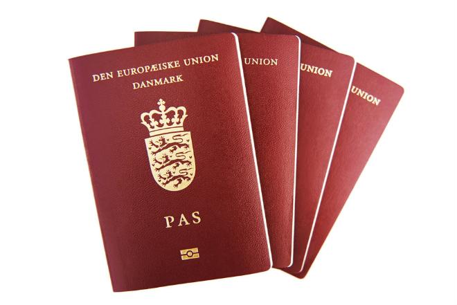 В датских паспортах перепутали право и лево